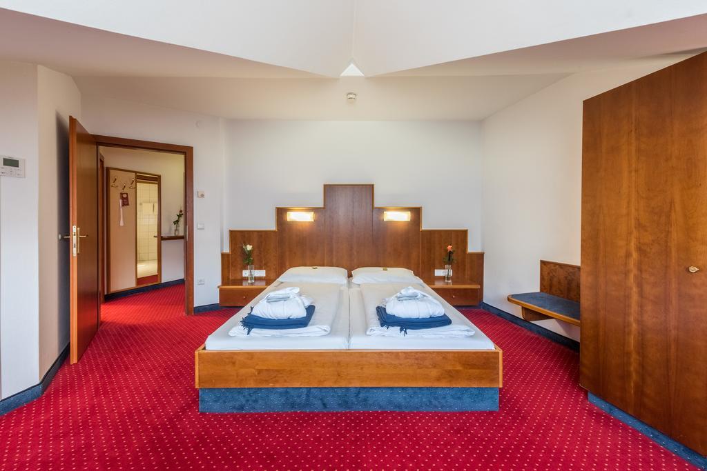 Hotel Paradies Graz Bagian luar foto