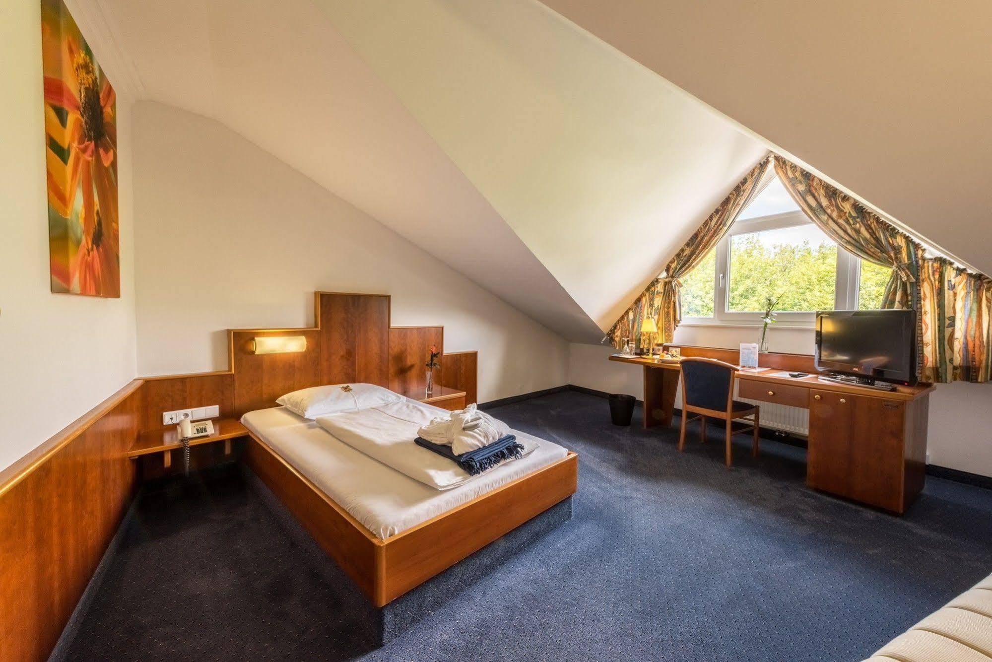 Hotel Paradies Graz Bagian luar foto
