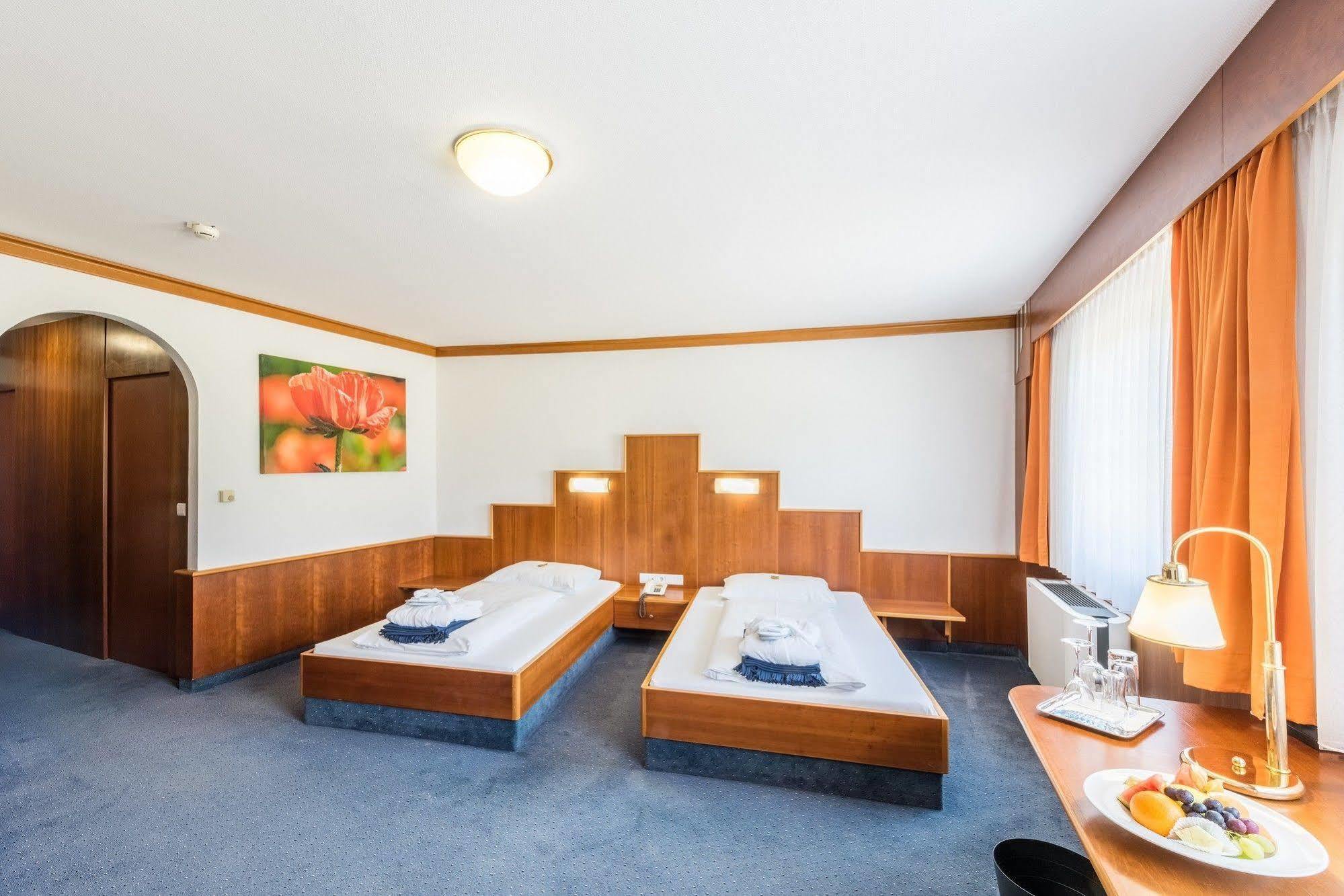 Hotel Paradies Graz Bagian luar foto
